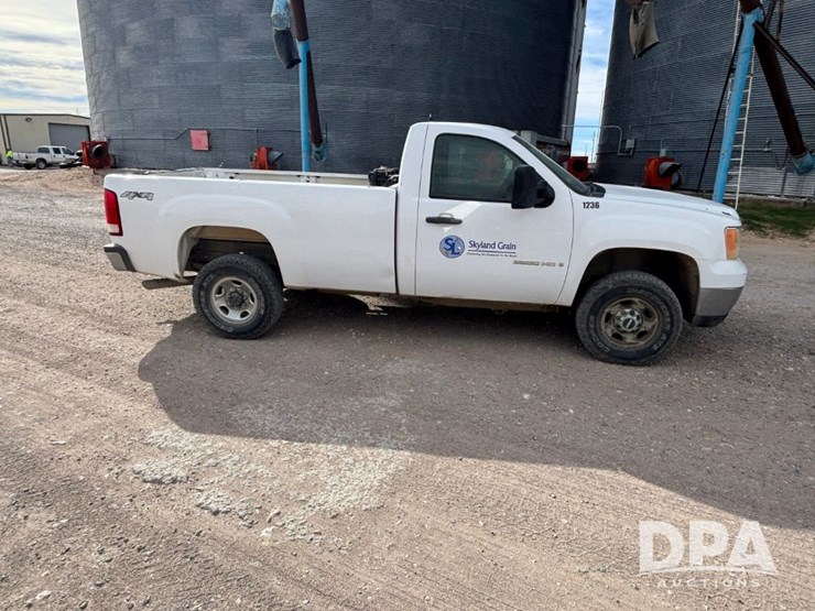 2009-gmc-sierra-2500hd-image-4