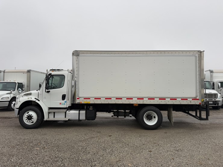 freightliner-m2-106-image-3