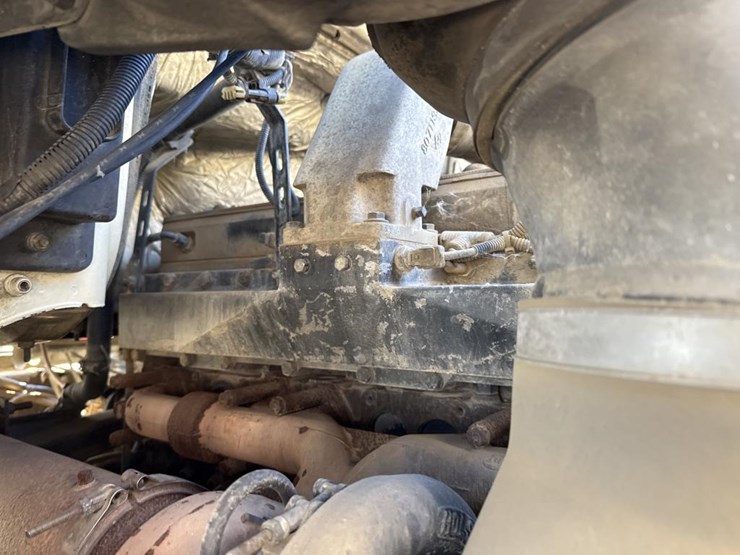 #1994-•-1999-volvo-day-cab-truck-tractor-image-24