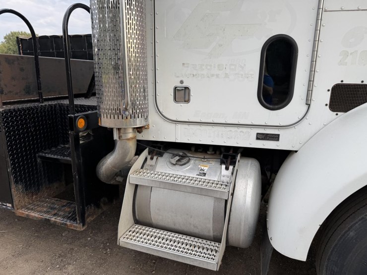 peterbilt-330-image-20