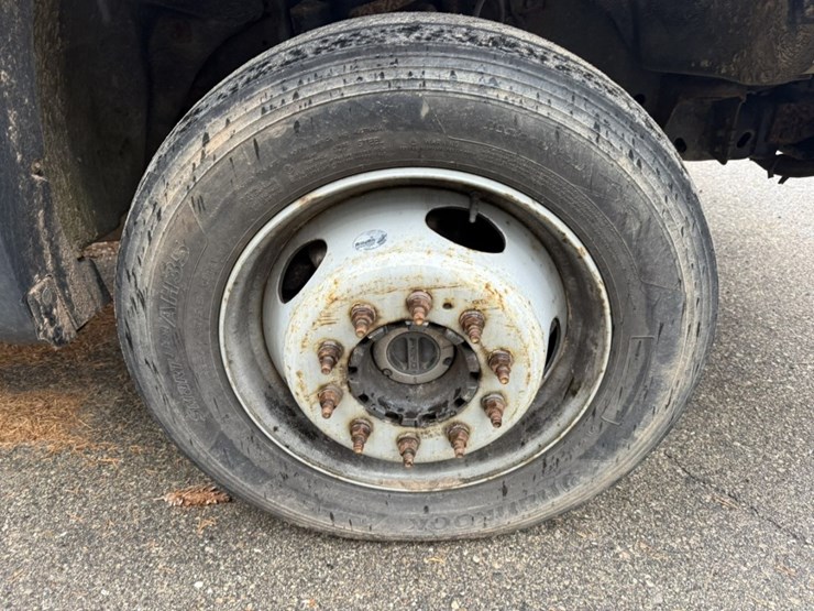 2011-ford-f550-image-45