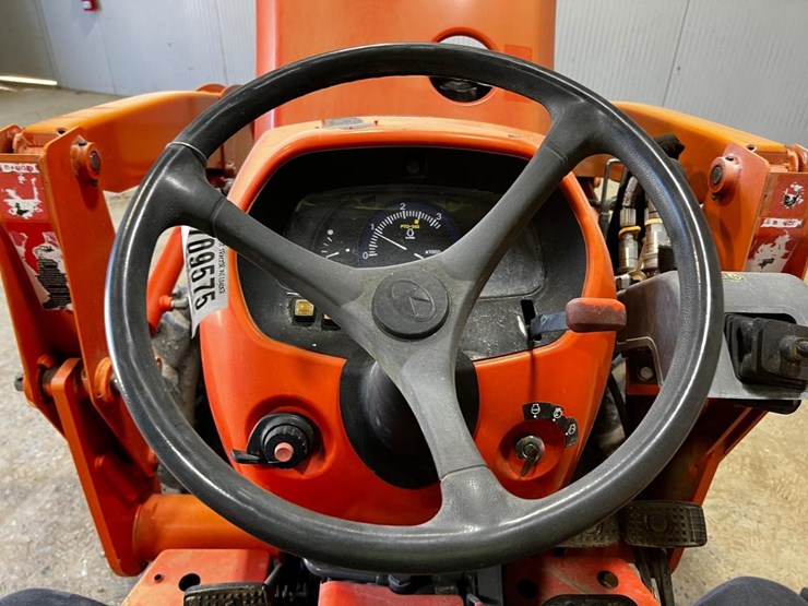 2014-kubota-l3901hst-image-24