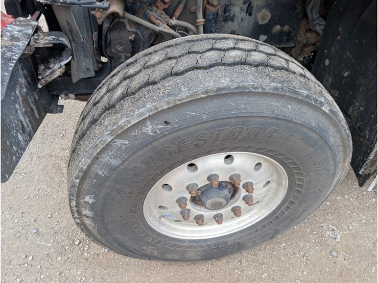 2015-freightliner-114sd-image-20