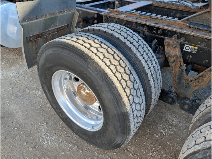 2020-kenworth-t680-image-14