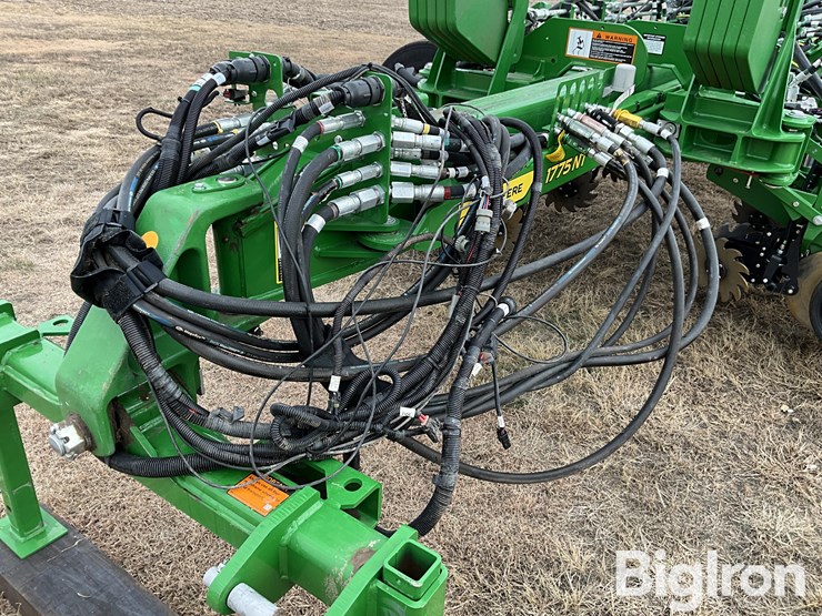 2021-john-deere-1775nt-image-11