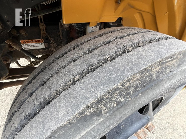 2014-thomas-saf-t-liner-c2-image-11