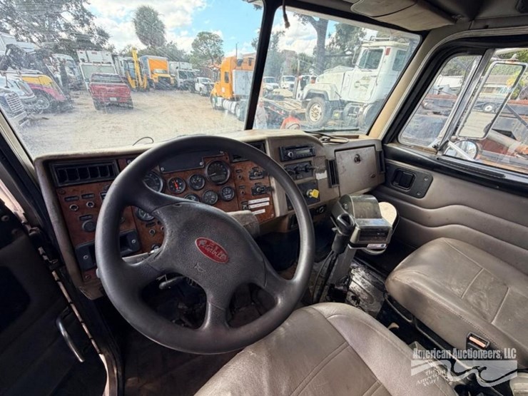 peterbilt-330-image-18