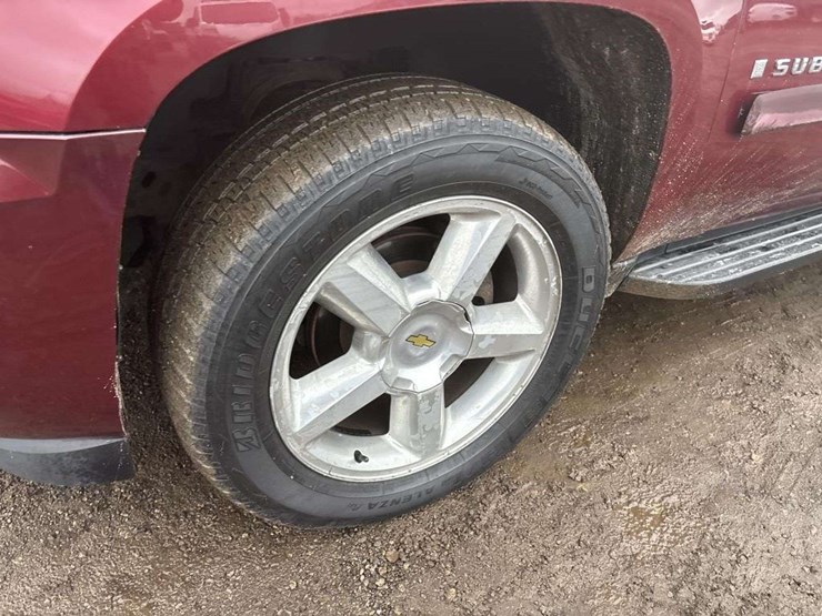 2008-chevrolet-suburban-image-6