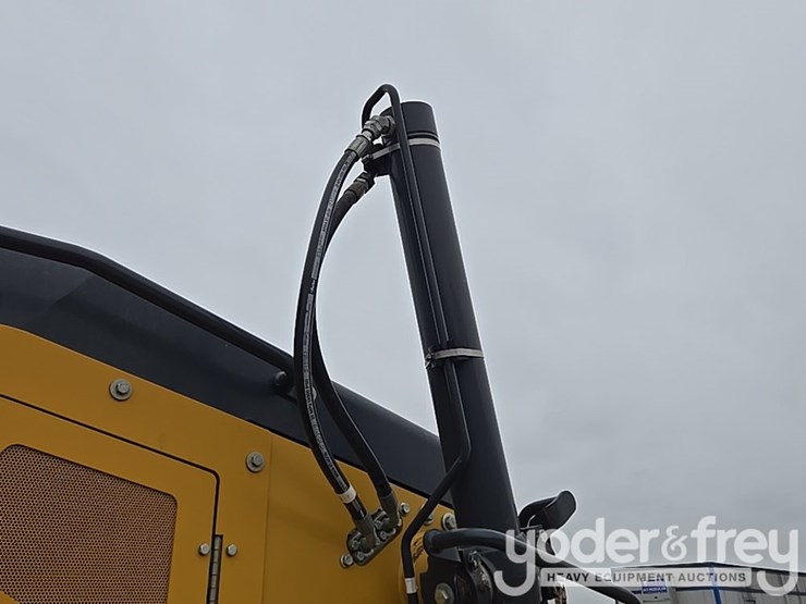 2019-deere-850l-lgp-image-61