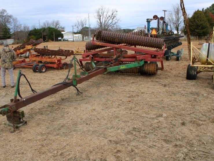 brillion-cultipacker-22'-hoses-worn-tires-worn-image-1