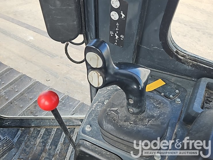 2018-deere-650k-image-33