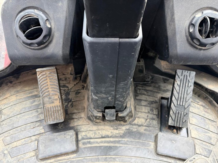 2020-deere-344l-image-28