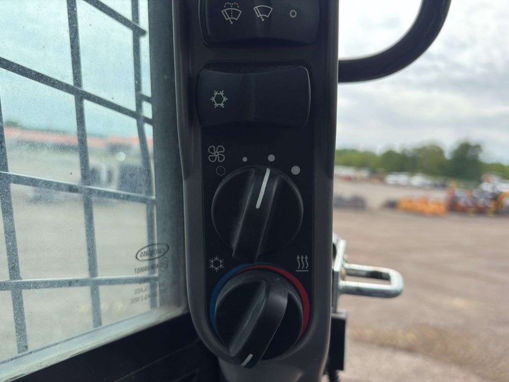 2022-new-holland-c362-image-50