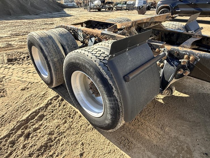 2007-freightliner-columbia-120-image-17