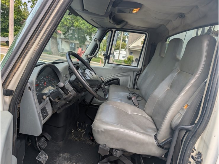 2005-international-durastar-4300-image-25