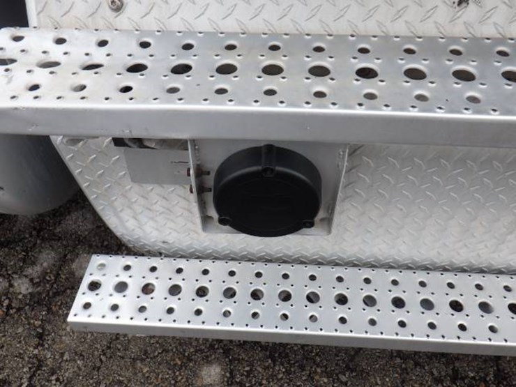 2018-freightliner-cascadia-126-image-5