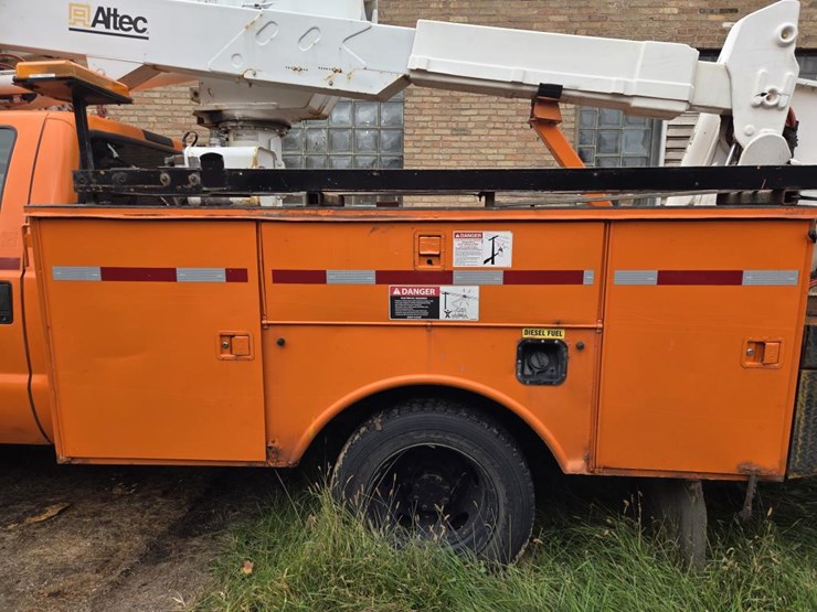 2005-ford-f550-xl-image-24