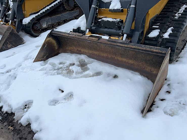 2023-deere-333g-image-4