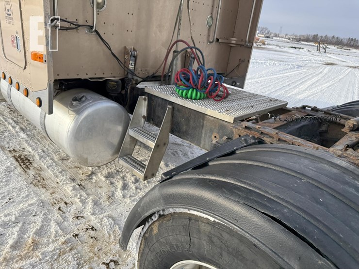 2004-peterbilt-379-image-21