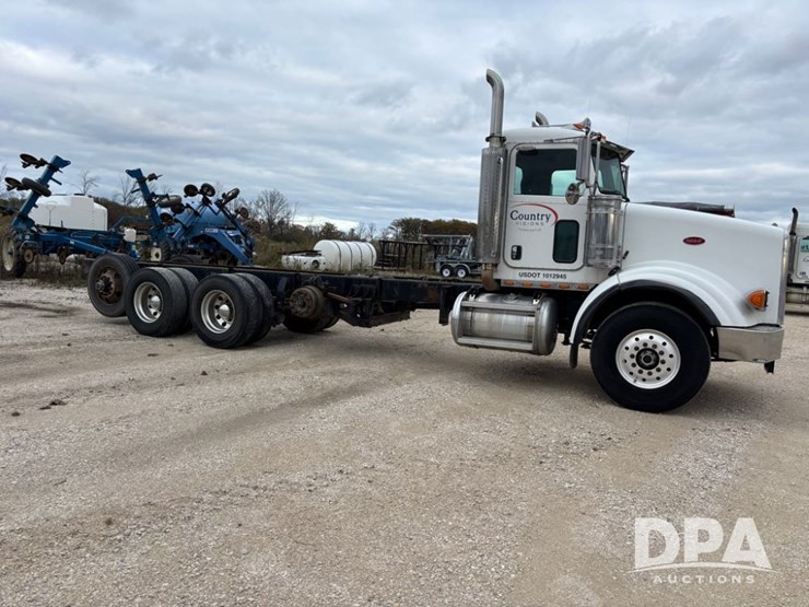 peterbilt-378-image-8