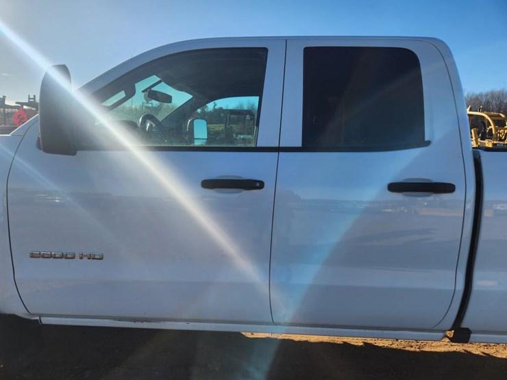 2017-chevrolet-2500-image-18