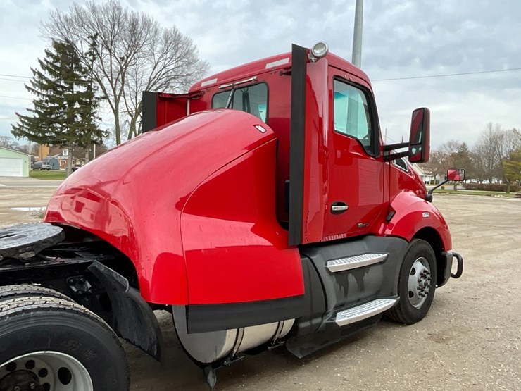 2020-kenworth-t680-image-11