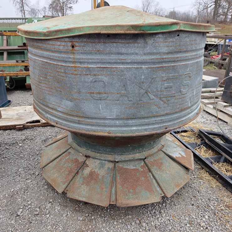 Round hog feeder
