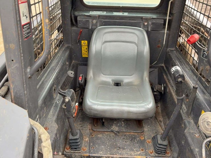 2002-new-holland-ls150-image-18