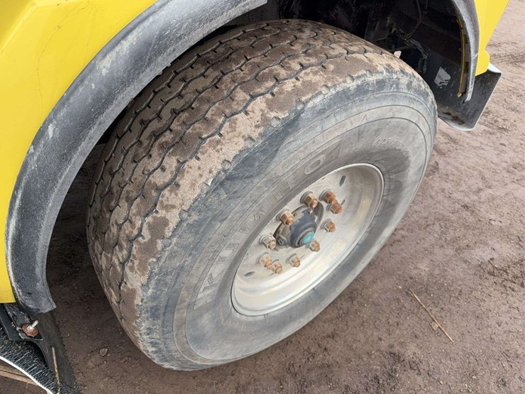 2010-kenworth-t800-image-18