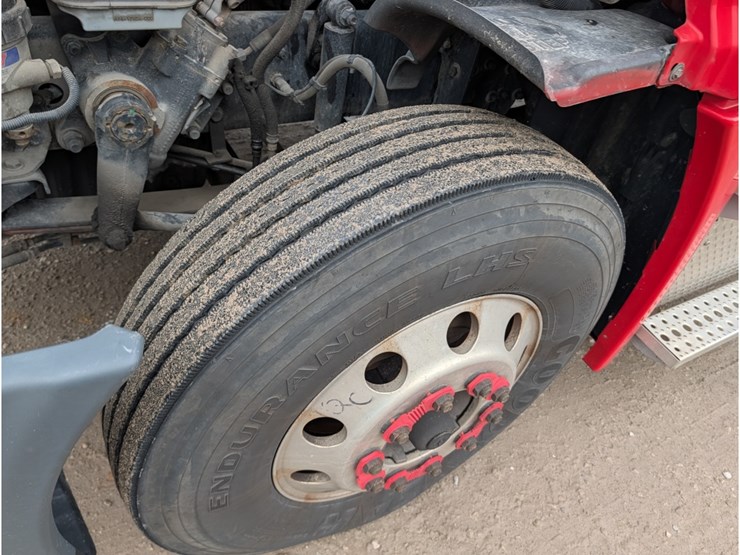 2019-freightliner-cascadia-125-image-16