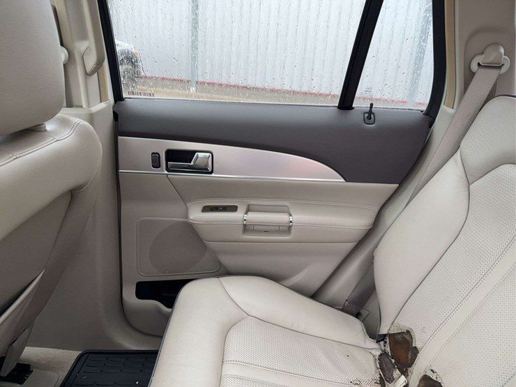 2012-lincoln-mkx-image-37