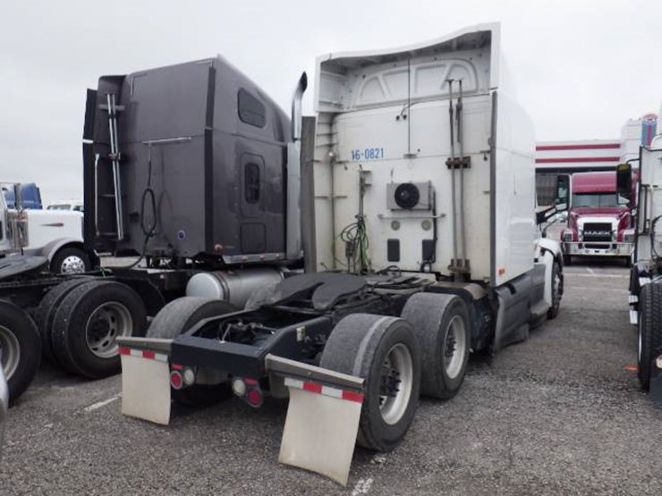 peterbilt-579-image-13