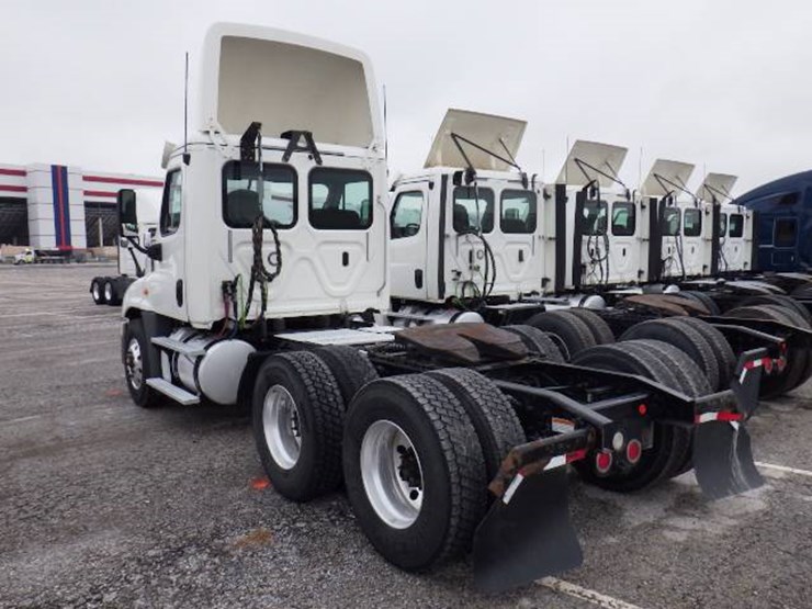 freightliner-cascadia-125-image-11