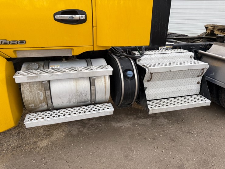 2019-kenworth-t880-image-9