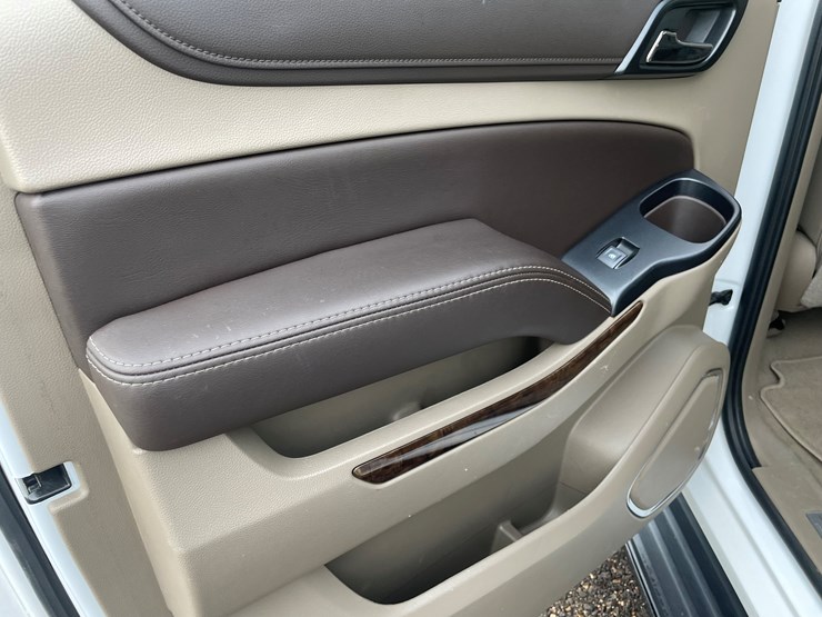 2019-chevrolet-suburban-image-26