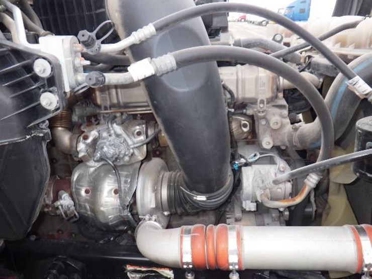 2022-freightliner-cascadia-126-image-30