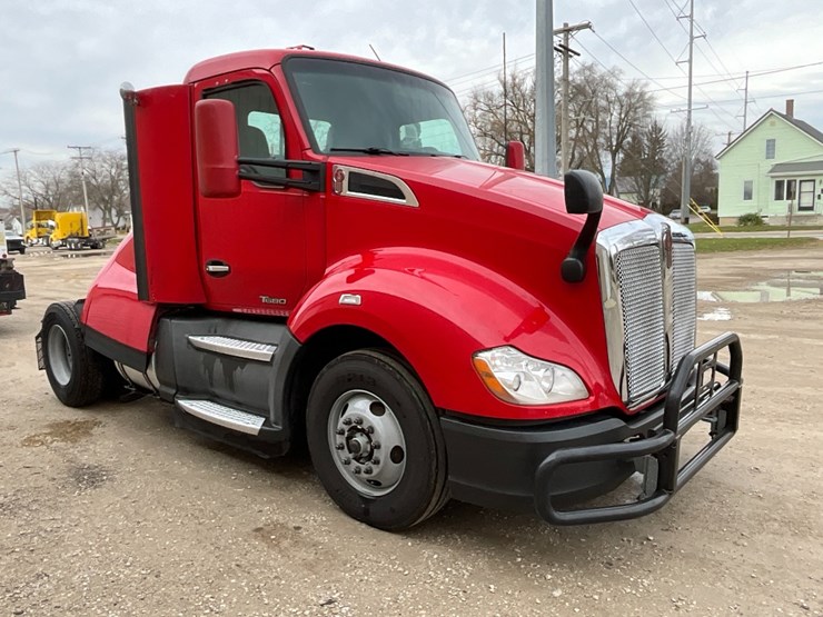 2020-kenworth-t680-image-8