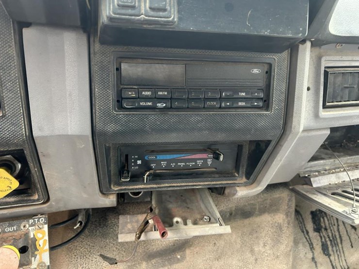 #1429-•-1995-ford-f-series-flatbed-truck-image-54