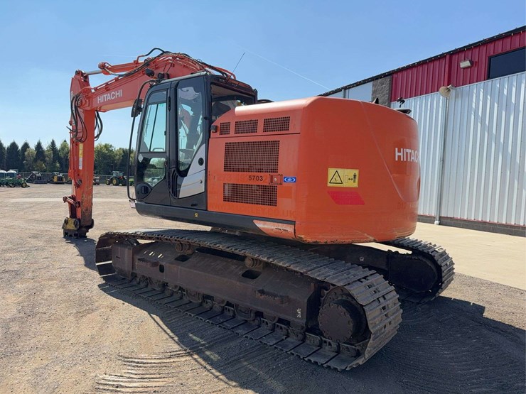 hitachi-225-excavator-image-4