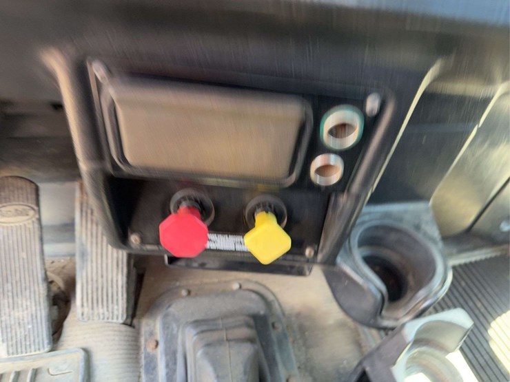 2003-peterbilt-379-image-45