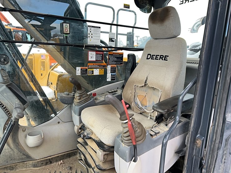 2016-deere-210g-image-10