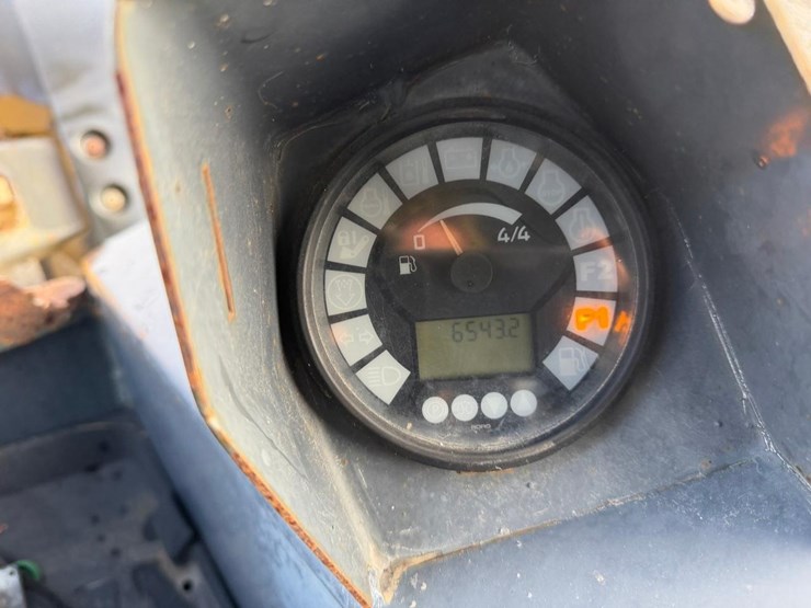 2014-deere-304k-image-21