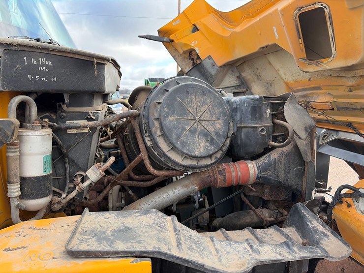 international-7400-image-16