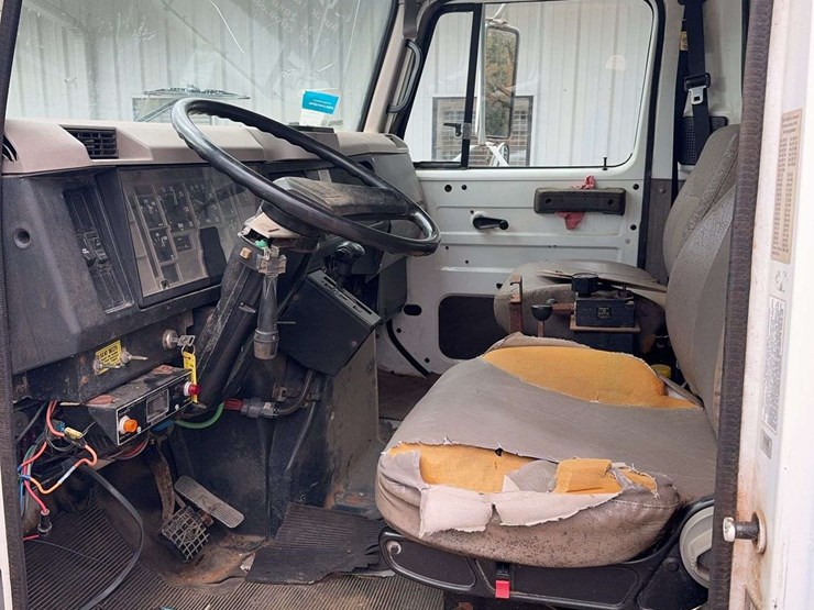 2001-international-4700-image-11