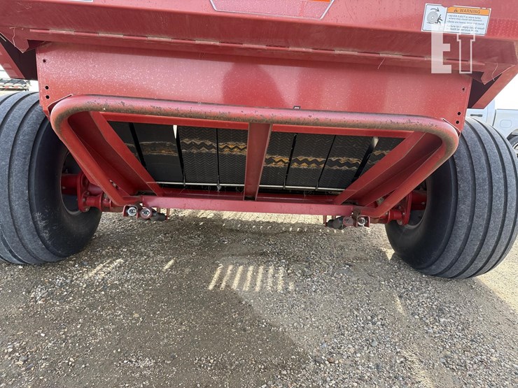 2013-case-ih-rb564-image-24