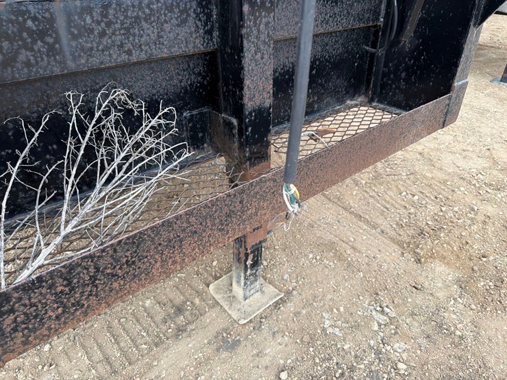 gooseneck-flatbed-trailer-image-24