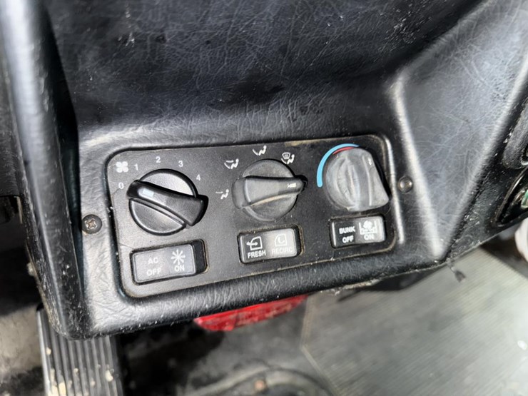 1999-peterbilt-379-image-83