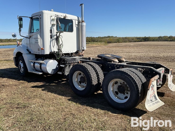 2004-freightliner-columbia-120-image-7
