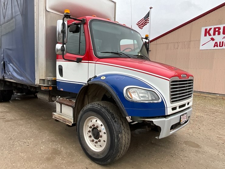 freightliner-m2-106-image-5