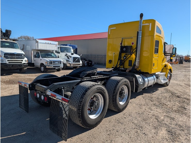 2020-kenworth-t680-image-10